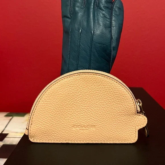 🌈⭐️Sparkling Coach Shooting Star Rainbow Coin Pouch NWOT 🌈⭐️ - Picture 7 of 9